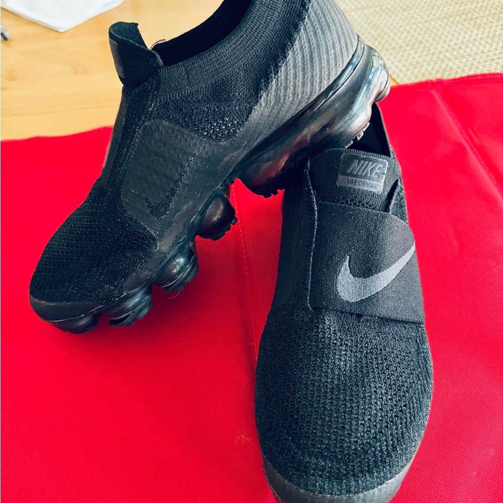 Women’s Jet Black Fly Knit no lace Athletic Wear size 8.5